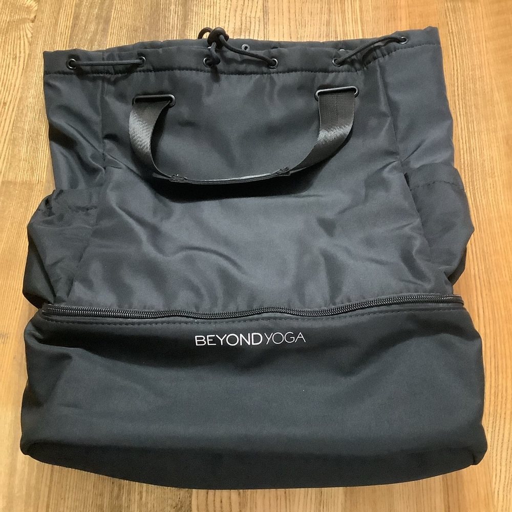 Beyond Yoga Black Convertible Gym Bag Drawstring Backpack
